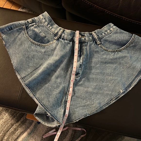 MICAS FRAYED HEM WIDE LEG DENIM SHORTS - Picture 3 of 7